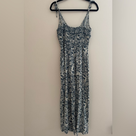 Patrons Of Peace Women’s Jumpsuit Size Small Blue White Floral Smocked - Picture 3 of 5